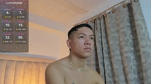Snapshot of JulianRose_1 chatting on January 9, 11:03 am JulianRose 1 online show from January 9, 11:03 am