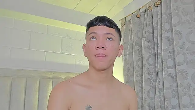 Snapshot of JulianRose_1 chatting on January 29, 11:51 am JulianRose 1 online show from January 29, 11:51 am