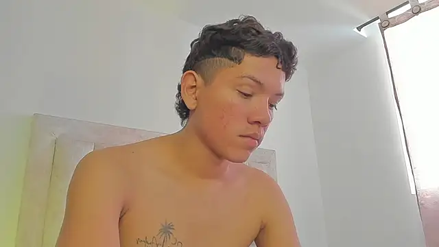 Snapshot of JulianRose_1 chatting on March 2, 2:32 pm JulianRose 1 online show from March 2, 2:32 pm