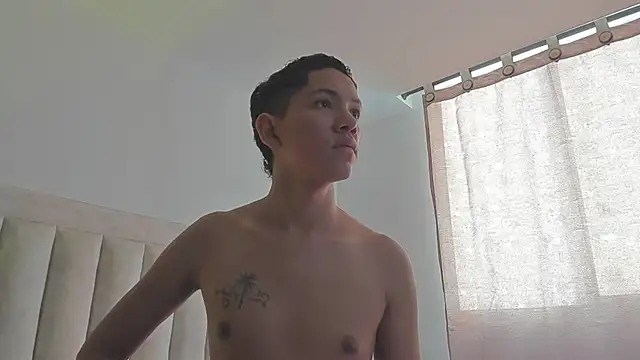 Snapshot of JulianRose_1 chatting on March 5, 2:56 pm JulianRose 1 online show from March 5, 2:56 pm