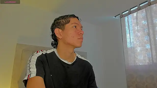 Snapshot of JulianRose_1 chatting on September 9, 12:37 pm JulianRose 1 online show from September 9, 12:37 pm