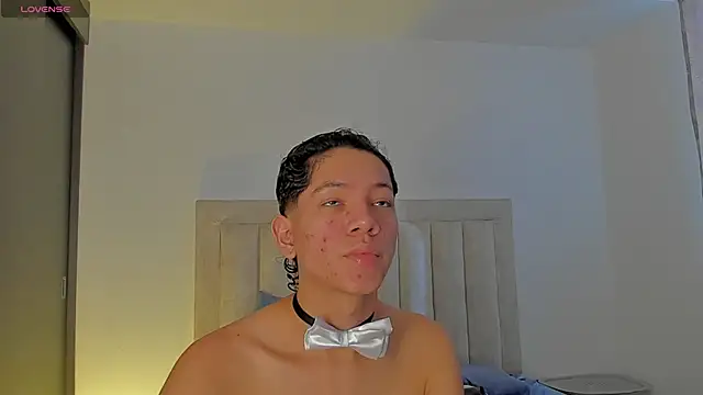 Snapshot of JulianRose_1 chatting on September 13, 9:03 pm JulianRose 1 online show from September 13, 9:03 pm