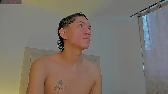 Snapshot of JulianRose_1 chatting on September 18, 11:45 am JulianRose 1 online show from September 18, 11:45 am