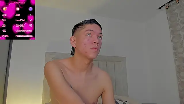 Snapshot of JulianRose_1 chatting on October 12, 8:35 am JulianRose 1 online show from October 12, 8:35 am