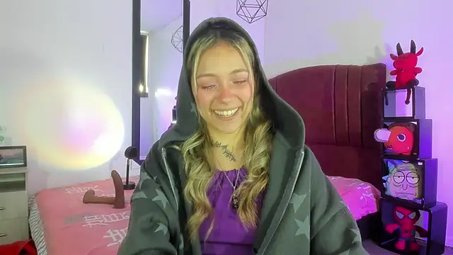 Snapshot of alisson_zafiro_ chatting on December 18, 12:18 pm alisson zafiro online show from December 18, 12:18 pm