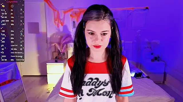 Snapshot of Lil_Amelie chatting on October 31, 10:16 am Lil Amelie online show from October 31, 10:16 am