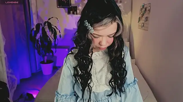 Snapshot of Lil_Amelie chatting on November 11, 9:42 am Lil Amelie online show from November 11, 9:42 am