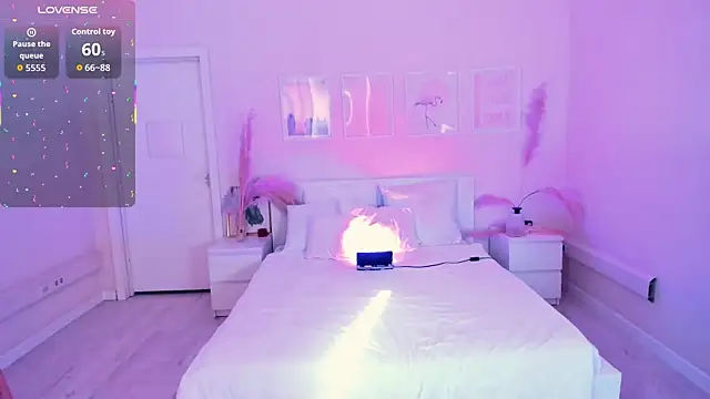 Lil Amelie online show from April 1, 8:59 am