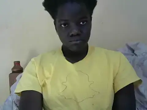 Snapshot of Sweet_chico2 chatting on December 9, 12:40 pm Sweet chico2 online show from December 9, 12:40 pm