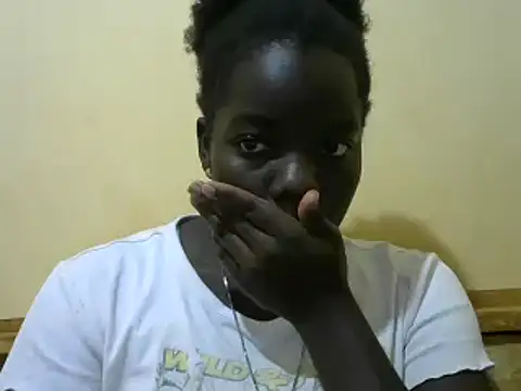 Snapshot of Sweet_chico2 chatting on December 12, 3:27 pm Sweet chico2 online show from December 12, 3:27 pm