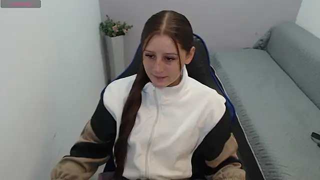 Snapshot of valerie_diaz1 chatting on October 3, 1:30 pm valerie diaz1 online show from October 3, 1:30 pm