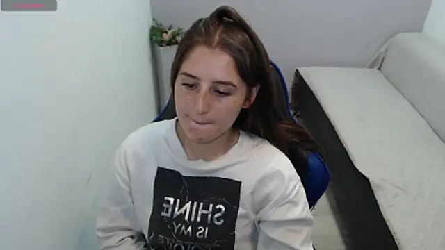 Snapshot of valerie_diaz1 chatting on November 10, 1:43 pm valerie diaz1 online show from November 10, 1:43 pm