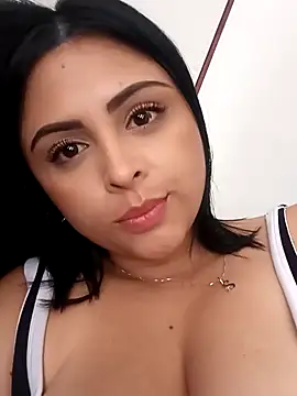 Snapshot of MelannyBell chatting on February 14, 7:54 pm MelannyBell online show from February 14, 7:54 pm