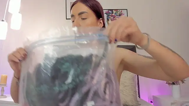 Snapshot of helen_mooree chatting on September 26, 12:53 pm helen mooree online show from September 26, 12:53 pm