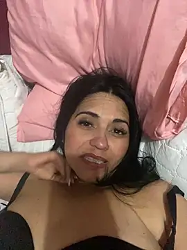 Snapshot of paolagomez_ chatting on January 12, 11:47 pm paolagomez online show from January 12, 11:47 pm