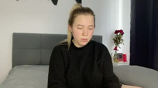 Embersweetbunny online show from February 1, 11:21 am