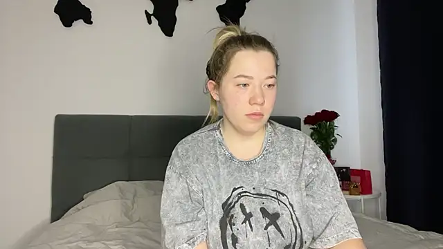 Embersweetbunny online show from February 11, 7:12 am