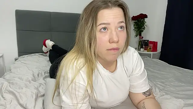 Embersweetbunny online show from February 11, 10:07 pm