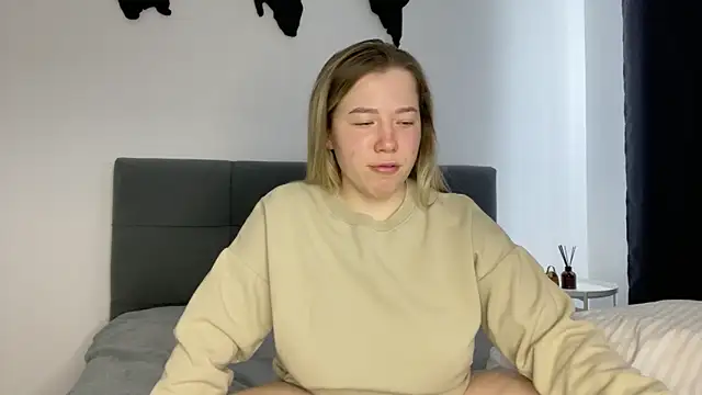 Embersweetbunny online show from February 17, 11:23 am