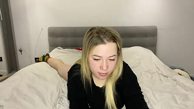 Embersweetbunny online show from November 30, 5:55 am