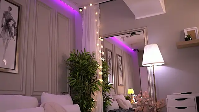 Snapshot of NicoleCellini chatting on February 28, 7:15 pm NicoleCellini online show from February 28, 7:15 pm