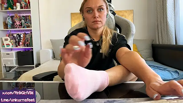 unicornsfeet online show from September 13, 9:20 am