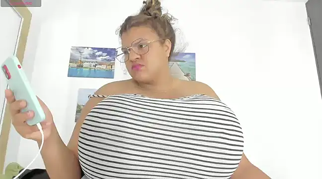 Snapshot of bigmom69_ chatting on December 12, 3:59 pm bigmom69 online show from December 12, 3:59 pm