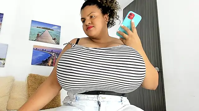 Snapshot of bigmom69_ chatting on November 18, 3:49 pm bigmom69 online show from November 18, 3:49 pm