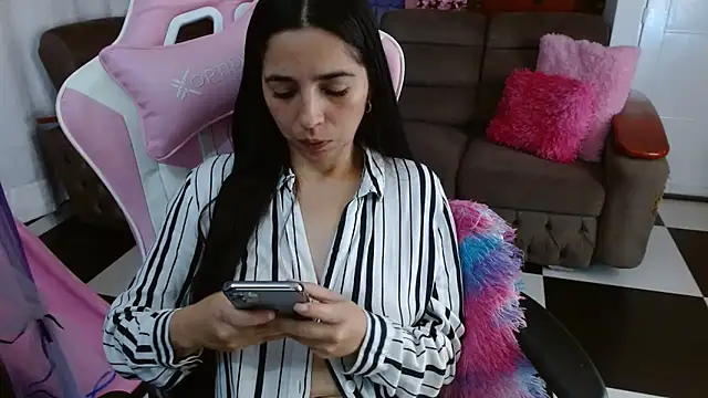 Snapshot of kendall_all4u chatting on February 2, 4:33 am kendall all4u online show from February 2, 4:33 am