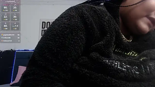 Snapshot of Alisteresa_ chatting on December 30, 10:34 pm Alisteresa online show from December 30, 10:34 pm