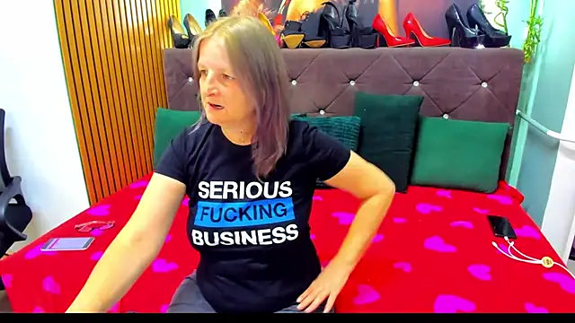 Lilly hott online show from October 1, 5:30 pm