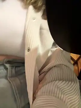 Snapshot of PumaShyXD chatting on December 22, 1:33 pm PumaShyXD online show from December 22, 1:33 pm