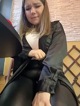 Snapshot of PumaShyXD chatting on February 18, 11:44 am PumaShyXD online show from February 18, 11:44 am