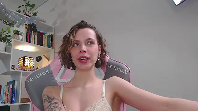 Snapshot of milly_ross chatting on January 20, 10:18 am milly ross online show from January 20, 10:18 am