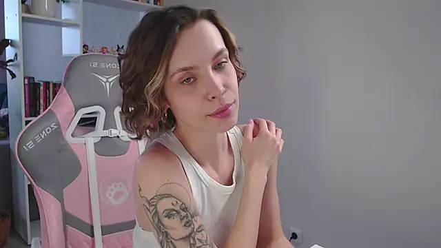 Snapshot of milly_ross chatting on January 27, 8:07 am milly ross online show from January 27, 8:07 am