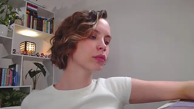 Snapshot of milly_ross chatting on February 7, 1:01 pm milly ross online show from February 7, 1:01 pm