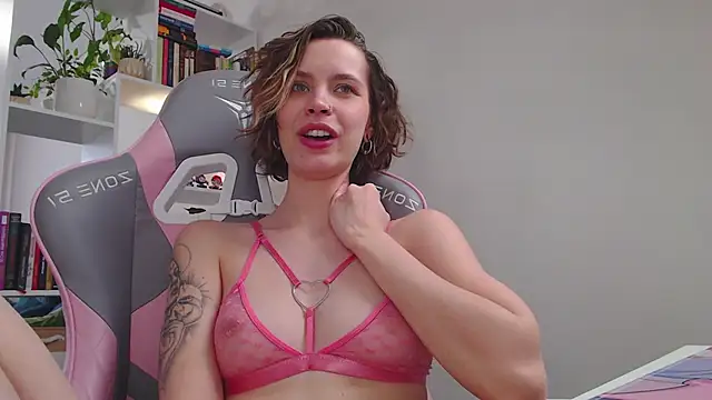 Snapshot of milly_ross chatting on February 8, 9:46 am milly ross online show from February 8, 9:46 am