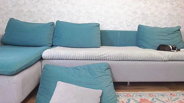 Snapshot of milly_ross chatting on October 22, 7:19 am milly ross online show from October 22, 7:19 am