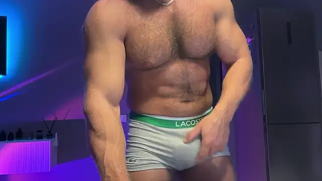 Snapshot of KarlosRichi chatting on December 18, 3:29 pm KarlosRichi online show from December 18, 3:29 pm