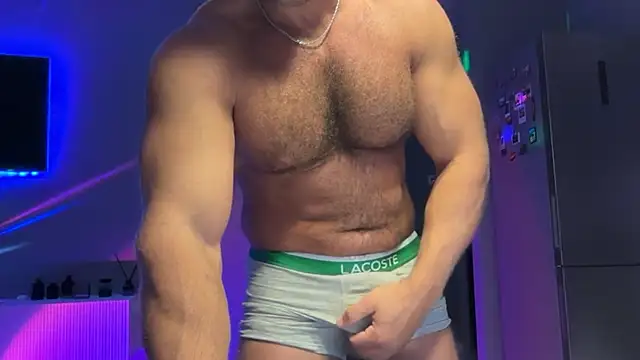 Snapshot of KarlosRichi chatting on January 6, 1:59 pm KarlosRichi online show from January 6, 1:59 pm