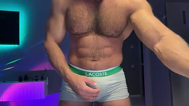 Snapshot of KarlosRichi chatting on February 4, 3:29 pm KarlosRichi online show from February 4, 3:29 pm