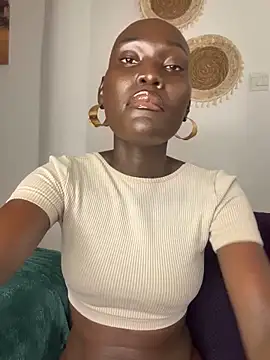 Snapshot of Foxxxyfemale chatting on October 6, 6:33 am Foxxxyfemale online show from October 6, 6:33 am