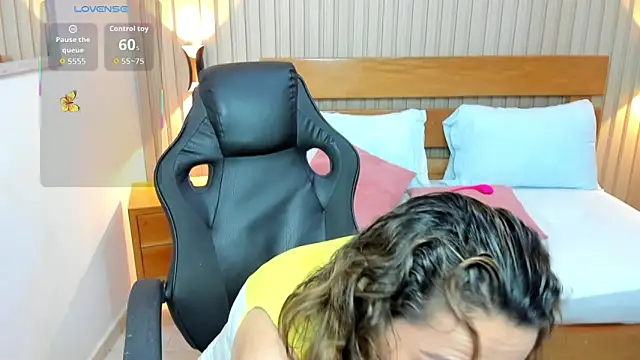 luciana ballesteros  online show from February 7, 12:09 pm