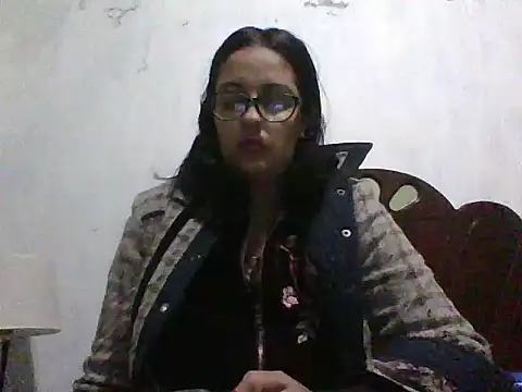 Snapshot of Samanthat33 chatting on December 30, 5:04 am Samanthat33 online show from December 30, 5:04 am