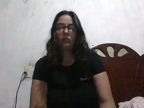 Snapshot of Samanthat33 chatting on March 9, 4:11 pm Samanthat33 online show from March 9, 4:11 pm