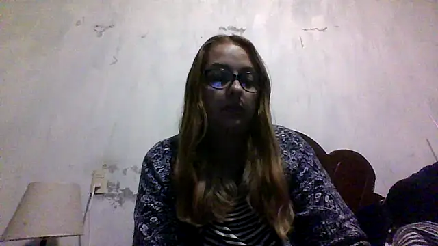 Snapshot of Samanthat33 chatting on October 6, 6:11 am Samanthat33 online show from October 6, 6:11 am