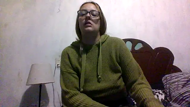 Snapshot of Samanthat33 chatting on October 11, 2:59 pm Samanthat33 online show from October 11, 2:59 pm