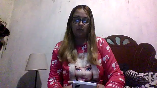 Snapshot of Samanthat33 chatting on November 15, 10:04 pm Samanthat33 online show from November 15, 10:04 pm