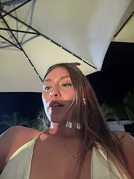 Snapshot of Rose-euphoria chatting on February 4, 1:02 am Rose-euphoria online show from February 4, 1:02 am