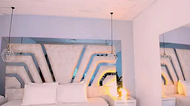 Snapshot of AngelineHeet chatting on October 7, 2:42 am AngelineHeet online show from October 7, 2:42 am